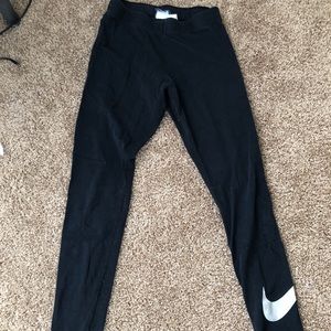 Black Nike leggings